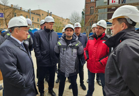 Глава Минстроя России Ирек Файзуллин с рабочим визитом посетил Санкт-Петербург