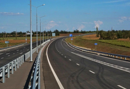 Почти 700 км федеральных трасс обновят и построят в РФ по нацпроекту в этом году